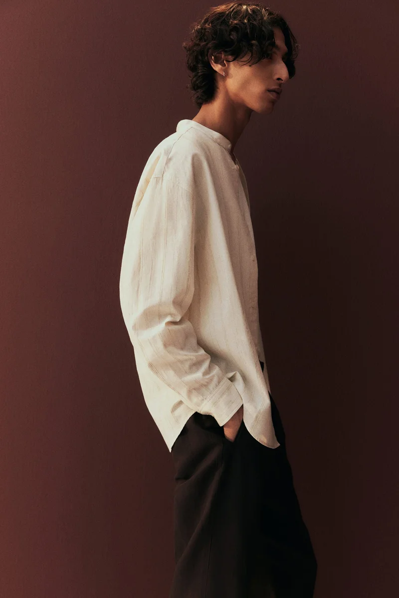 اتش اند ام قميص من مزيج الكتان بقصة عادية